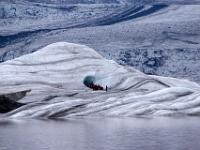 Touristen Gruppe vor Eishöhle im Heinabergsjökull - Ostisland